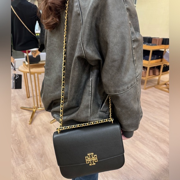 BRITTEN MEDIUM ADJUSTABLE SHOULDER BAG (BLACK/001). - Picture 2 of 7